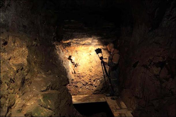Archeologists working inside the eastern gallery of the Denisova Cave. 