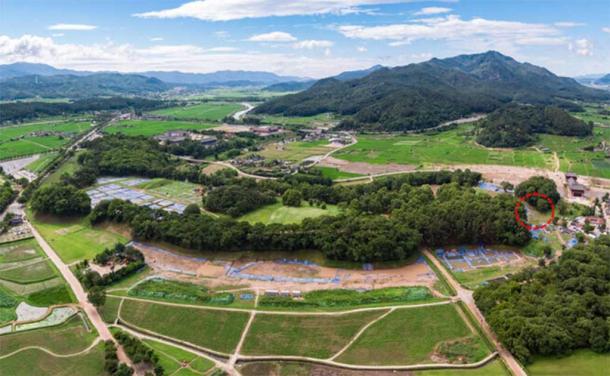 Arial view of the extensive Wolseong Palace site. The area marked with a red circle is where human remains have recently been discovered. (Gyeongju National Research Institute of Cultural Heritage)