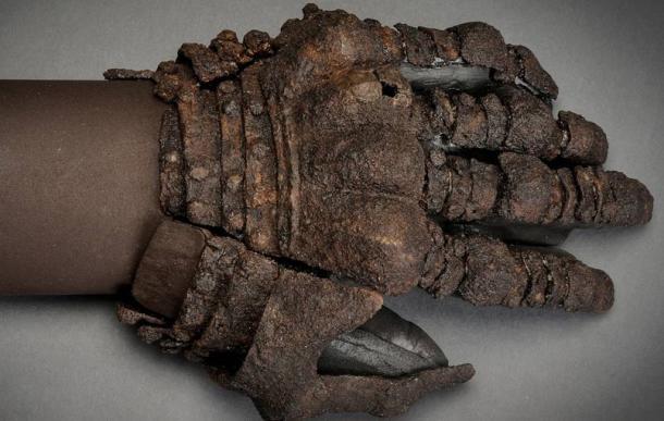 Armored glove found at Visby. 