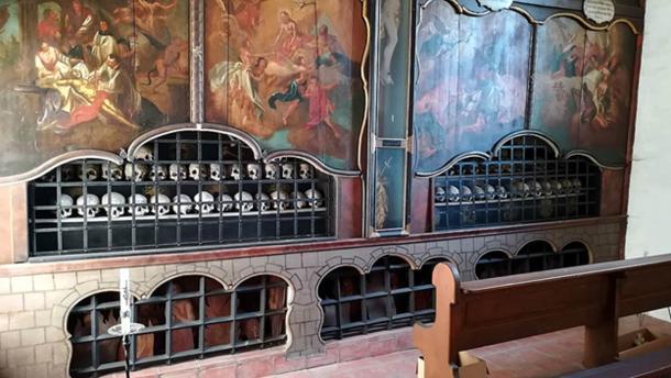 At Schusterkapelle in Dingolfing, Germany there are 60 painted skulls in a charnel house. (Helmlechner / CC BY-SA 4.0)
