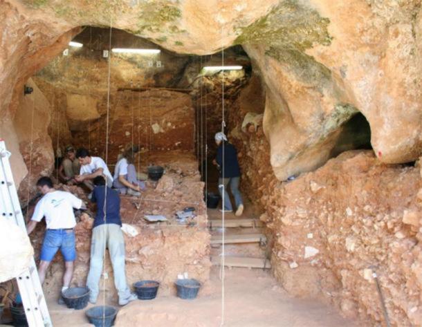 Atapuerca excavation site where the hominid teeth were discovered. (Mario modesto / Public Domain )