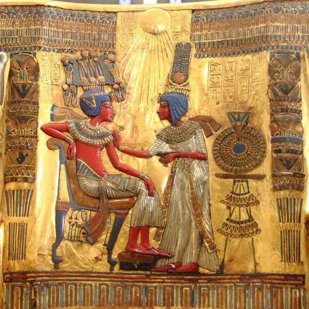 Aten depicted in art from the throne of Tutankhamun, which may have been originally made for Akhenaten himself. (Djehouty / CC BY-SA 4.0)