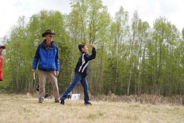 Atlatl spear throwing. A sixth-grader from the Anchorage-area learning to use an atlatl at Campbell Creek Science Center under the supervision of archaeologist Robert King. (Gleason the Bureau of Land Management in Alaska/ CC BY 2.0)