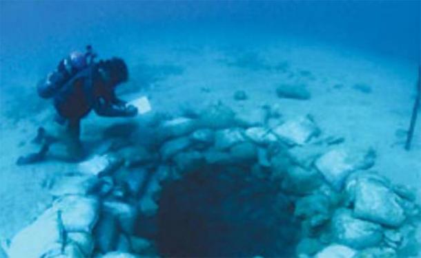 Diver at a water well at Atlit Yam, an ancient submerged Neolithic site off the coast of Haifa, Israel. (Image: Israel Antiquities Authority)