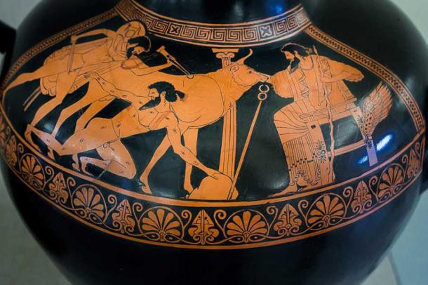 Sosok merah loteng dari sekitar 490 SM menggambarkan Hermes membunuh Argos bermata banyak yang menjaga Io.  (ArchaiOptix / CC BY-SA 4.0)