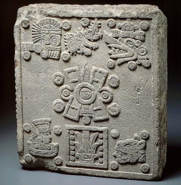 The Aztec “Stone of the Five Suns,” clockwise from bottom right: 4 Jaguar, 4 Wind, 4 Rain, 4 Water; 4 Movement in the center (Art Institute of Chicago / Public Domain)