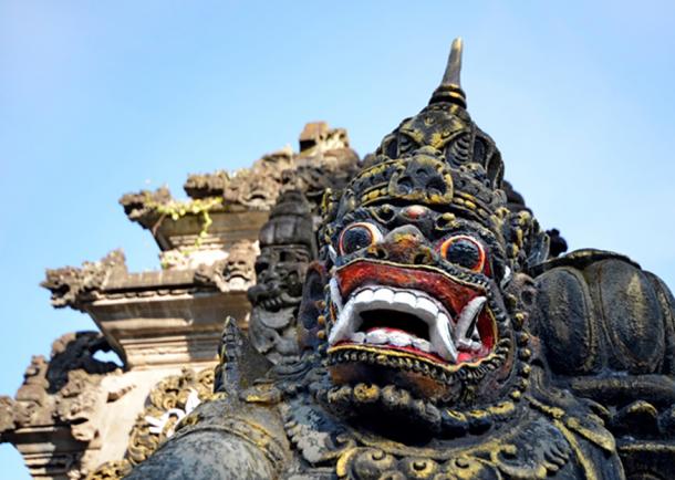 Barang mask at the entrance to Tanah Lot. (tr3gi /Adobe Stock)