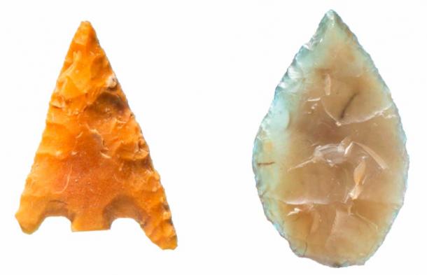 Left: Barbed and tanged flint arrow head, typical of the Bronze Age. Right: leaf-shaped flint arrow head, dating to the Neolithic. (MOLA)