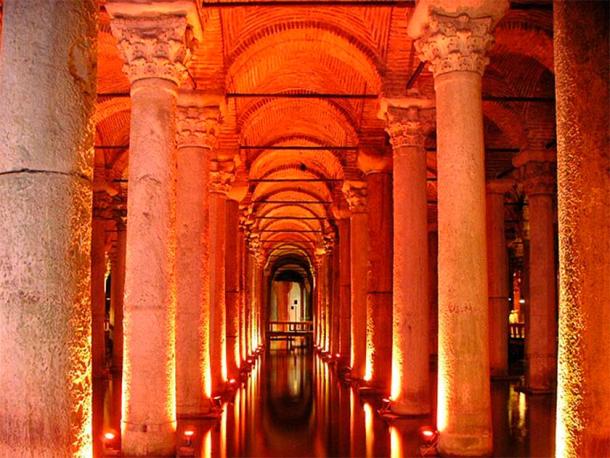 Basilica Cistern in Istanbul Turkey. (Dpnuevo/CC BY-SA 3.0)