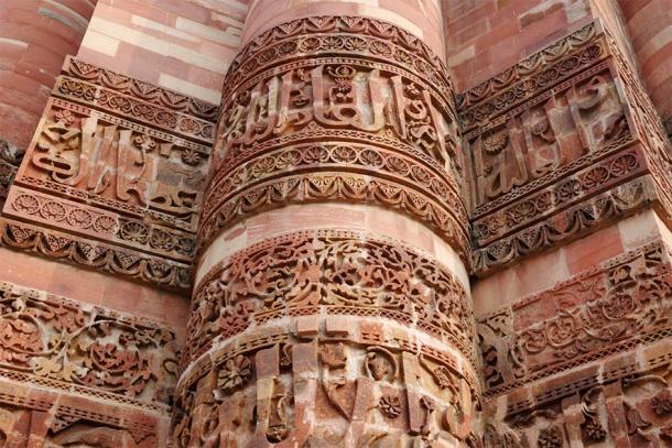 Beautiful detail of Qutb Minar, highest stone minaret (kaetana / Adobe Stock)3