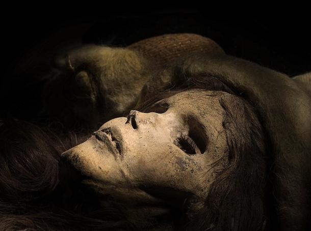 The Beauty of Xiaohe. Items shown in the