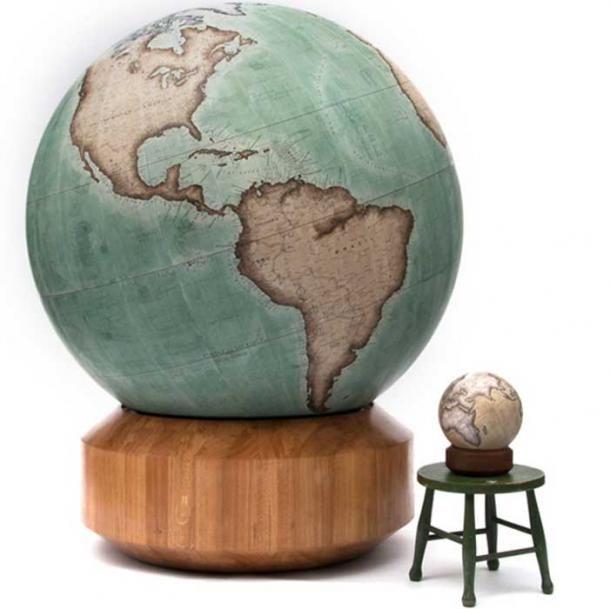 Bellerby & Co.’s largest globe, the 127 cm (50-inch) Churchill, next to its smallest, a 23 cm (9-inch) mini desk globe. 