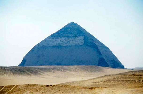 Bent pyramid of Sneferu, Dahshur, Egypt. (CC BY-SA 3.0)
