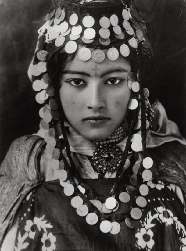 A beautiful young Berber woman of Tunisia, with tattoo and traditional jewelry (early 1900s). Photo by Rudolf Lehnert. 1905.