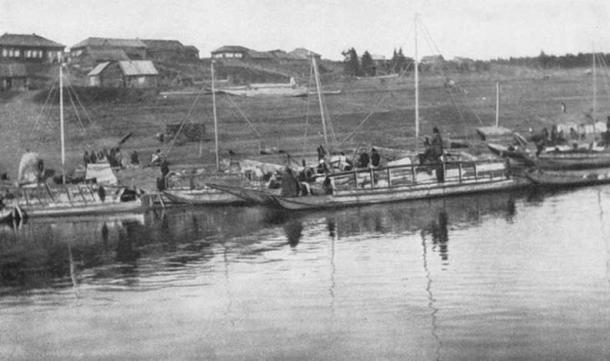 Boats of the Yenisei-Ostiaks preparing to start from Sumarokova. (Public Domain)