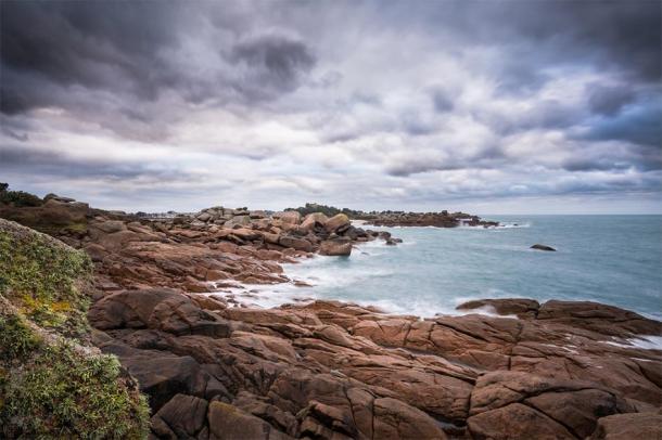Brittany coast line where the Brittany Rock inscription denotes a tragedy. (453169 / Public Domain)