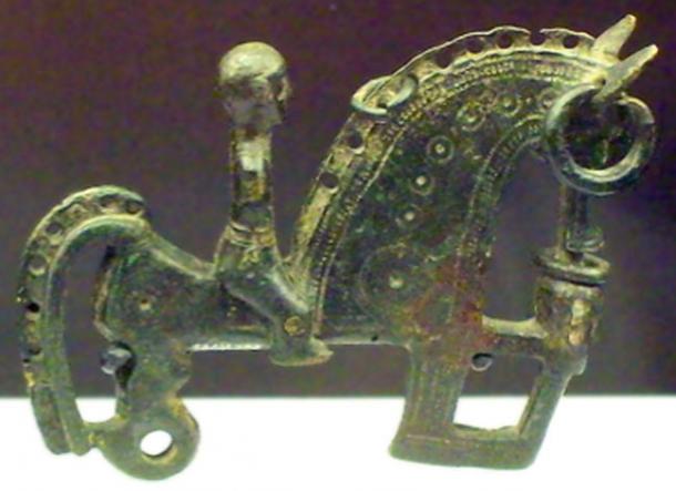 Bronze Celtiberian fibula representing a warrior from the 3rd–2nd century BC. (Zaqarbal / CC BY-SA 3.0)