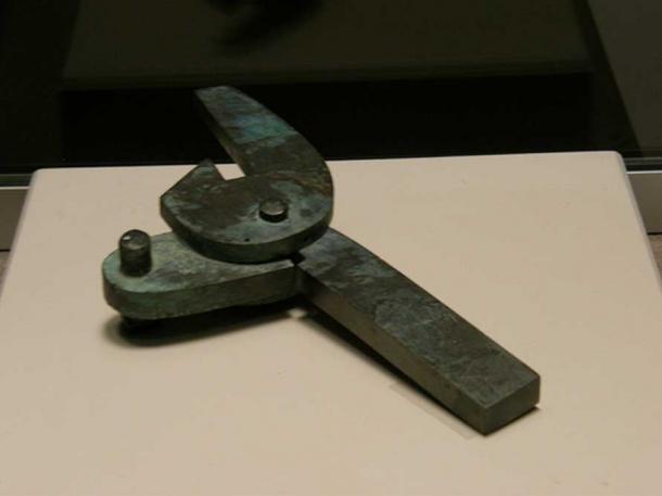 Bronze trigger for a crossbow excavated from Terracotta Army pit No. 1 
