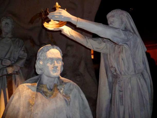 While it’s clear that Bruce was crowned King of Scots, as per this modern tableau at Edinburgh Castle, what was unclear for a long time was the location of Robert the Bruce’s heart. (Kim Traynor / CC BY-SA 3.0)