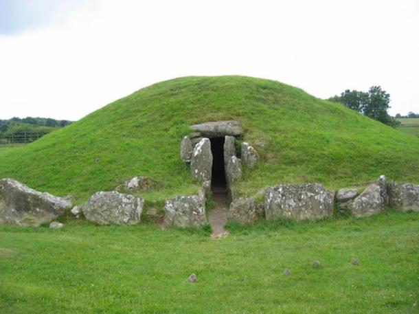 Bryn Celli Ddu Passage Tomb is a Neolithic site that overlays an earlier henge monument.