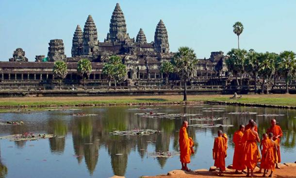 Buddhist monks in front of the Angkor Wat.
