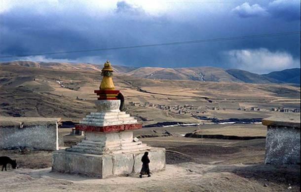 Buddhist stupa and houses outside the town of Aba, on the Tibetan Plateau.