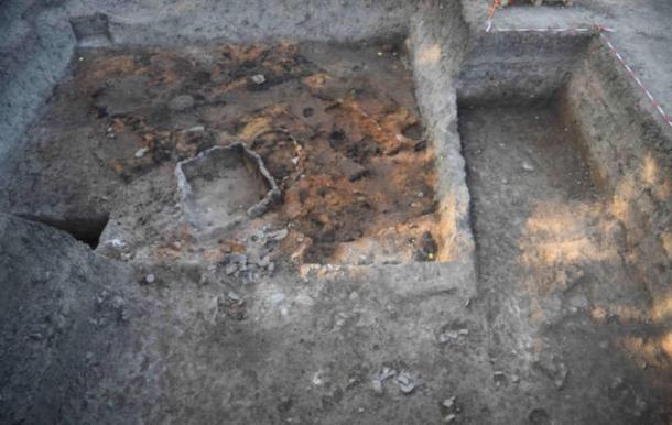 Burnt remains of a house of Neolithic pioneers around 8000 years ago in Svinjarička Čuka. (© F. Ostmann/ÖAI/ÖAW)