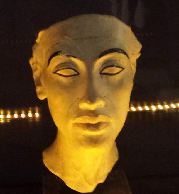 Bust of Akhenaten.