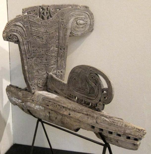 Canoe prow, splash board (rajim) and end panel (tabuya), Papua New Guinea, Massim region, probably Trobriand Islands, wood carved in relief, Honolulu Museum of Art. (CC0)