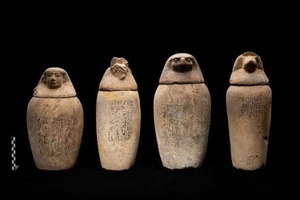 Vasos canopos descubiertos recientemente en el cementerio de Abusir. (Autoridad de Antigüedades de Egipto)