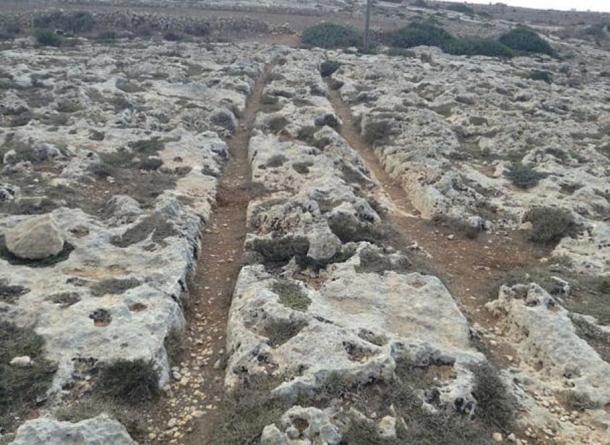 Cart Ruts at Misraћ Gћar il-Kbir, Malta, so similar to the tracks in Turkey. 