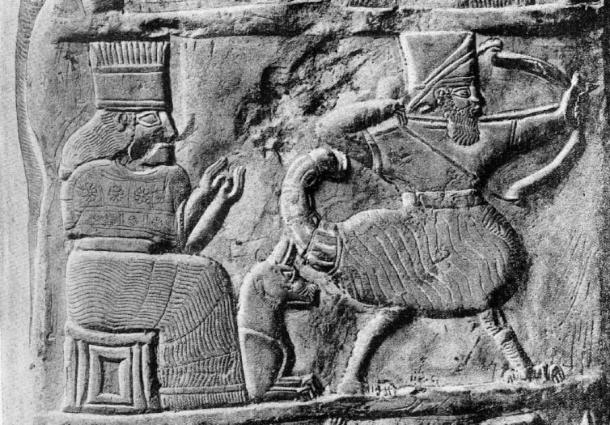 Carving of Babylonian King Nebuchadnezzar protected by one of his folklore creatures, the Aqrabuamelu scorpion man (Public Domain)