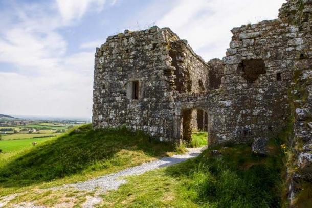 Castle walls at Rock of Dunamase. Credit: Ioannis Syrigos