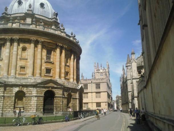 Catte Street, Oxford, where a business school was located in the 15th-century. Photo © Marathon (cc-by-sa/2.0)