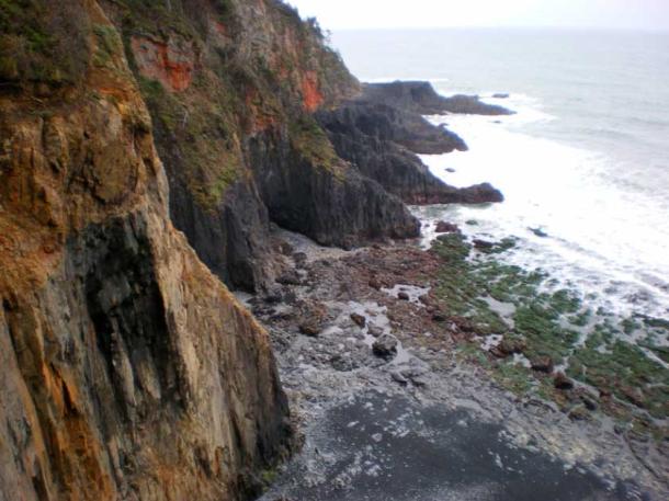 Caves in the area where the remnants of the wreck were found. (Courtesy of Scott Williams/ MAS)