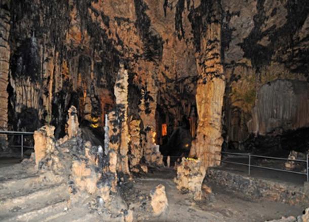 Artà Caves formations reveal ancient sea levels. (arvernho / Adobe Stock)