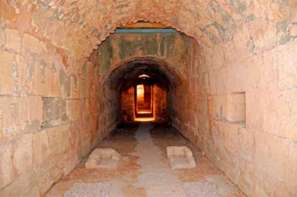 Centuries ago, this tunnel was used to transport gladiators or animals to the arena floor through an ancient ‘elevator’ located on the floor stones. (Dennis Jarvis / CC BY SA 2.0 )
