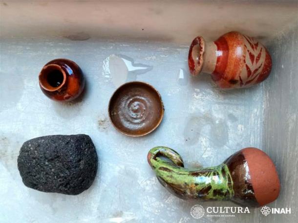 Ceramic toys, vessels discovered.  (Juan Carlos Campos Varela/INAH)