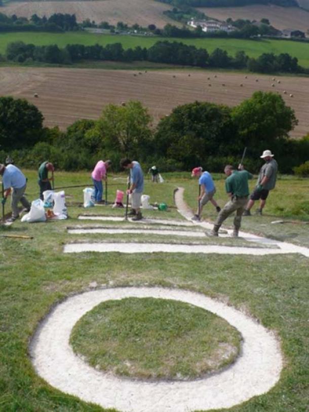 Cerne Abbas Giant Renovation. (Nigel Mykura/CC BY SA 2.0)