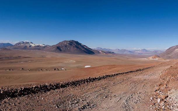 La meseta de Chajnantor en el desierto de Atacama en los Andes chilenos. Este páramo era un lugar difícil de cultivar en primer lugar y esto finalmente condujo a una violencia extrema, como mostró el último estudio. (ESO/CC POR 4.0)