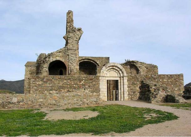 Chapel at the Monastery of Santa Maria de Roses.