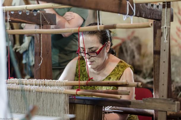 Chiara Vigo, last master of sea silk manufacture, weaving with sea silk 