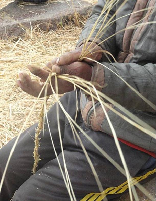 The Q'oya or Chillihua grasses used to build the suspension bridge, rolled, braided and woven into strong cables and ropes.