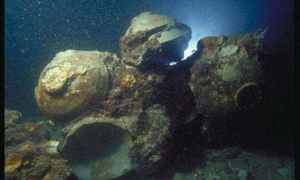 Chinese ceramic bowls in situ at the Java Sea Shipwreck site. (The Field Museum)