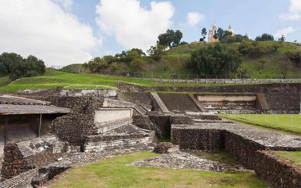 Great Pyramid of Cholula, Puebla, Mexico (background, with church on top) (Diego Delso / CC BY-SA 3.0)