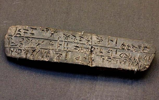 Clay tablet inscribed with Linear B script dated 1450-1375 BC, Knossos.