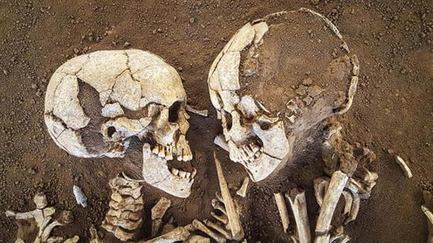 Close-up of the young lovers’ skulls, which seem to still gaze at one another.