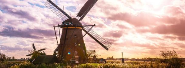 Close up of a windmill at Kinderdijk, The Netherlands (Yuichi / Adobe Stock)