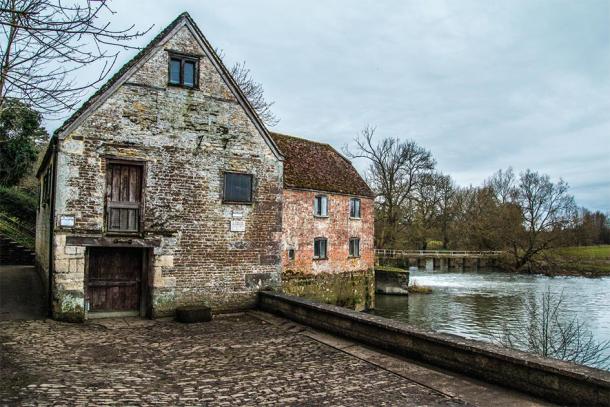 Close up of the ancient mill in Sturminster Newton, which is also a National Trust heritage site in the UK. (Sam / Adobe stock)
