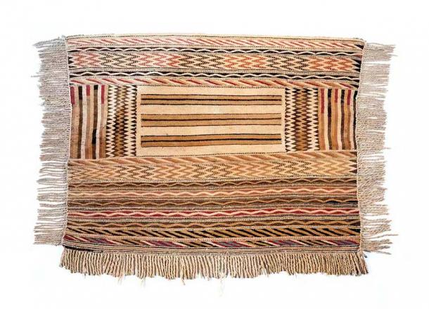 A Coast Salish classic-style blanket, which has woolly dog hair in the warp fibers that were stretched across the loom. Accessioned 1838-1842. USNM E2124, Smithsonian National Museum of Natural History. (The Conversation)